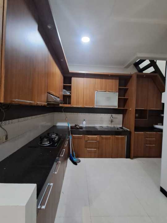 Disewakan Rumah Terjangkau di Batununggal, Bandung, LT 169m²