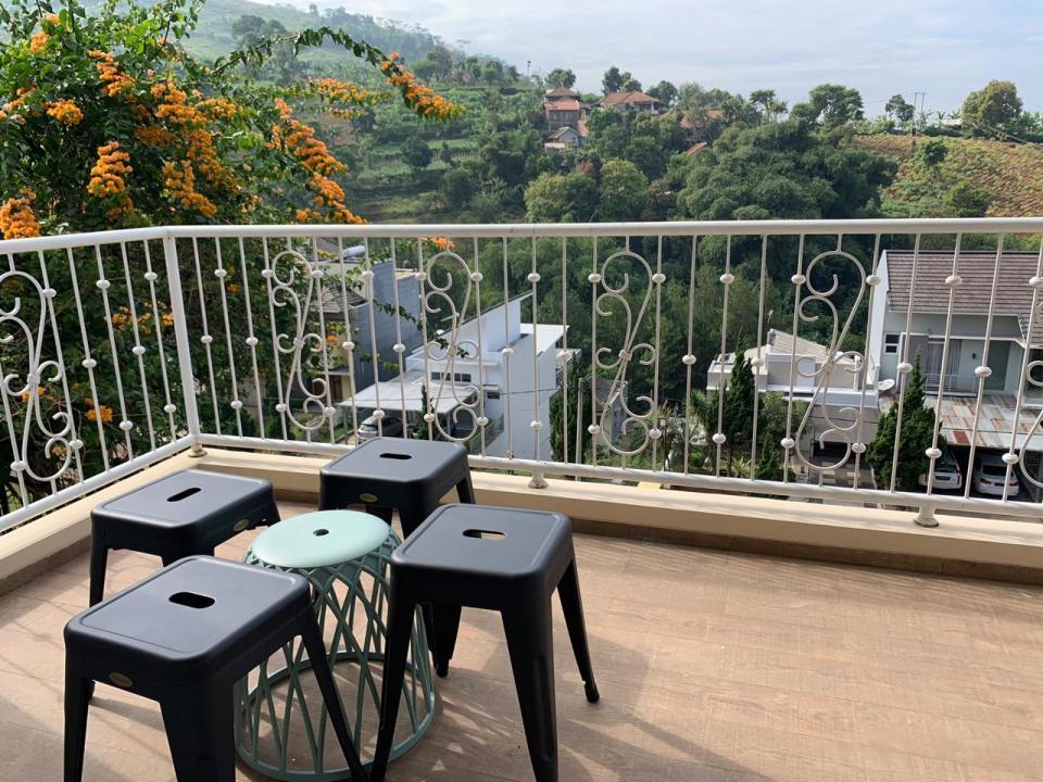 Disewakan Rumah Murah di Dago Pakar, Bandung, LT 262m²