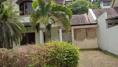 Rumah Bagus 2 Lantai Hadap Barat di Setra Duta Pasteur Bandung