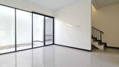 Dijual Rumah Strategis di Taman Kopo Indah, Bandung - LT 120m²