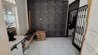 Rumah Elegan di Bojongloa Kidul, Bandung, 4 KT, LT 145m²