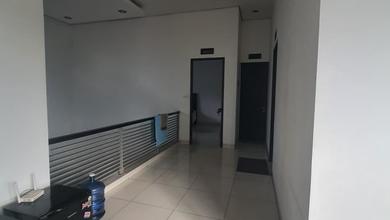 Rumah Mewah di Bojongloa Kidul, Bandung, 4 KT, LT 200m²