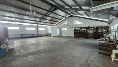 Disewakan Gudang Kantor Rumah Di Holis Akses Fuso