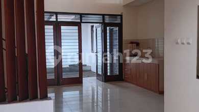 Rumah Prestisius di Kawasan Buah Batu, Bandung, LB 220m², Harga 3,2 Miliar