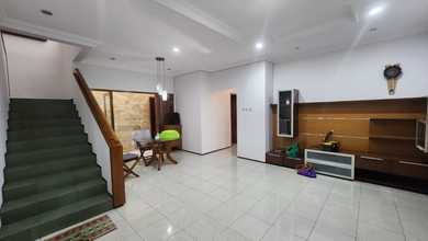 Rumah Elite di Kawasan Setra Duta, Bandung, LB 234m², Harga 3,6 Miliar
