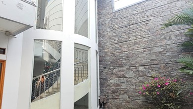 Rumah Elegan di Mekar Wangi, Bandung, 4 Kamar Tidur, LT 278m²