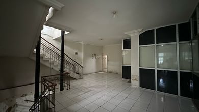 Rumah Mewah di Kawasan Cibaduyut, Bandung, LB 510m², Harga 5,5 Miliar