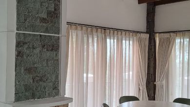 Villa  2 lantai + 1 mezanine + balkon di Istana Bunga 