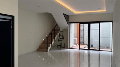 Kesempatan Rumah di Kopo Permai, Bandung, LB 153m², Harga 1,6 Miliar