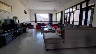 Rumah Elegan di Batununggal, Bandung, 4 Kamar Tidur, LT 400m²