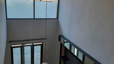 Rumah Elegan di Batununggal, Bandung, 4 Kamar Tidur, LT 180m²