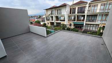 Penawaran Langka, rumah Prestisius di Setra Duta, Bandung, LB 298m²