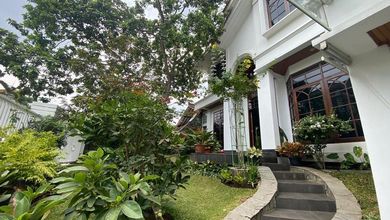 Rumah Elite di Kawasan Geger Kalong, Bandung, LB 400m², Harga 5,75 Miliar