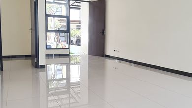 Rumah Premium area Taman Kopo Indah, Bandung, LT 105 m2