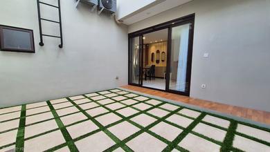 Rumah Mewah di Kawasan Kota Baru Parahyangan, Bandung, LB 220m², Harga 4,5 Miliar