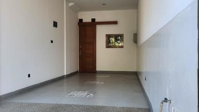 Rumah Dijual di Kiaracondong, Bandung, LB 245m², Harga Terbaik!