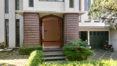 Kesempatan Eksklusif, rumah Prestisius di Ciwaruga, Bandung, LB 500m²