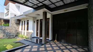 Kesempatan Eksklusif, rumah Mewah di Batununggal, Bandung, LB 120m²