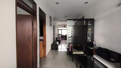 Hunian Elegan di Batununggal, Bandung, 4 Kamar Tidur, LT 180m²