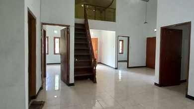 Dijual Rumah Nyaman di Taman Kopo Indah, Bandung - LT 208m²