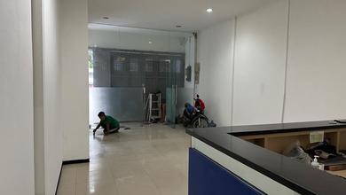 Disewakan atau Dijual Ruko 3 Lantai di Karapitan