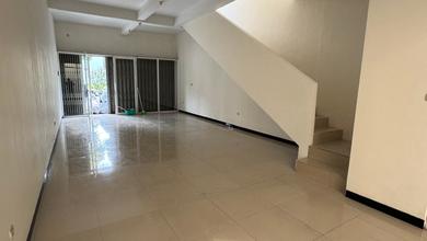 Disewakan Ruko Soho Pinewood Siap Huni 2 Lantai di Taman Kopo Indah 5