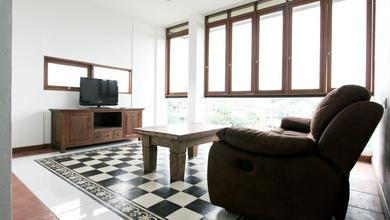 Rumah Mewah di Cidadap, Bandung, 4 Kamar Tidur, LT 263m²