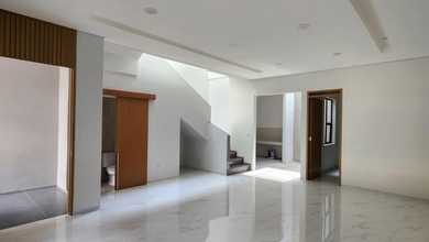 Rumah Area Premium Setra Duta, Bandung - Harga Menarik 3,15 Miliar