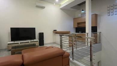 Rumah Elegan di Singgasana, Bandung, 5 Kamar Tidur, LT 185m²