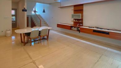 Rumah Mewah di Lengkong, Bandung, 3 Kamar Tidur, LT 228m²