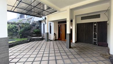 Rumah Mewah di Batununggal, Bandung, 4 KT, LT 180m²
