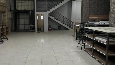 Ruko Commercial Super Luas 3 Lantai Plus Lift Barang di Kawasan Strategis Batununggal Bandung - LB 1.098M²!