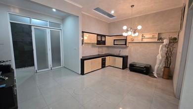 Properti Siap Pakai di Area Taman Kopo Indah, Bandung, LT 144m²