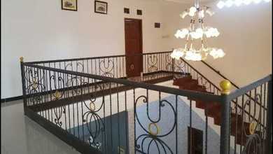 Rumah Eksklusif Semi Furnished Lokasi Strategis Kawasan Mekar Wangi