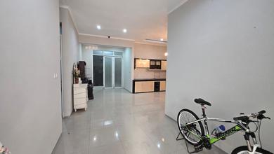 Dijual Rumah Strategis di Taman Kopo Indah, Bandung - LT 144m²