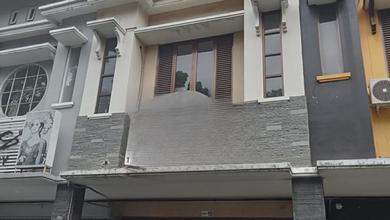 Ruko 3 Lantai Strategis dan Siap Pakai - Antapani Bandung! LT 120M² LB 300M² SHM!