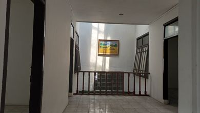 Rumah Dijual di Babakan Ciparay, Bandung, LB 185m², Harga Kompetitif!