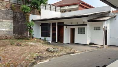 Rumah Elegan di Bojongloa, Bandung, 4 KT, LT 400m²