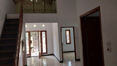 Rumah Siap Pakai di Kawasan Taman Kopo Indah, Bandung, LT 208m²