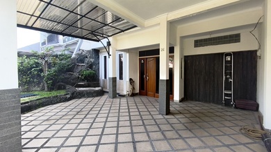 Rumah Elegan di Batununggal, Bandung, 4 KT, LT 180m²