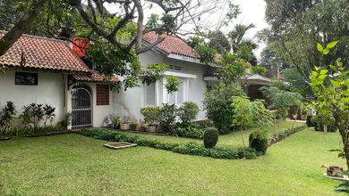 Rumah Mewah di Dago, Bandung, 8 Kamar Tidur, LT 612m²