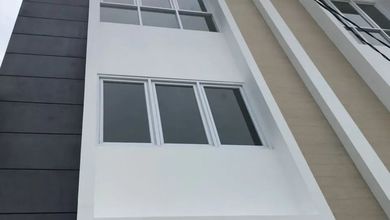 Ruko Luxury Taman Kopo Indah 1
mainroad 4 Lantai  Baru