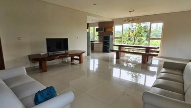 Disewakan Cepat Rumah Bagus dengan Lahan Luas 470 m2 di Kota Baru Parahyangan