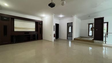 Hunian Elegan di Batununggal, Bandung, 5 Kamar Tidur, LT 334m²