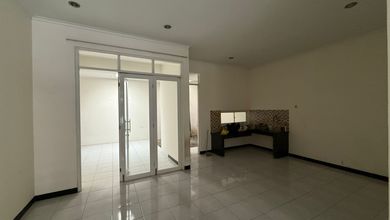 Hunian Favorit di Taman Kopo Indah, Bandung, 3 KT, Harga 2 Miliar