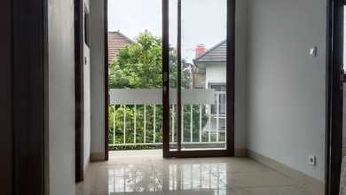 Rumah Mewah di Kawasan Antapani, Bandung, LB 140m², Harga 2,65 Miliar
