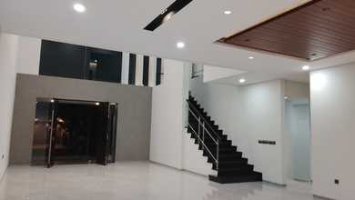 Rumah Mewah di Kawasan Singgasana, Bandung, LB 315m², Harga 5,45 Miliar