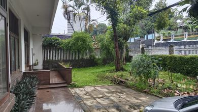 Rumah Elegan di Wastukencana, Bandung, 4 Kamar Tidur, LT 700m²
