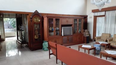 Hunian Elegan di Hegarmanah, Bandung, 10 Kamar Tidur, LT 1243m²