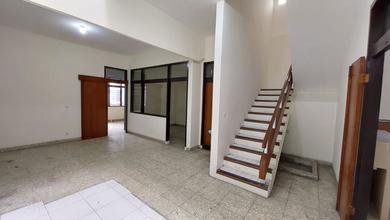 Ruko + Garasi / Parkiran Lokasi: Jl. Panjunan - Kopo